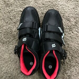 Peloton Size 42 spin shoes
